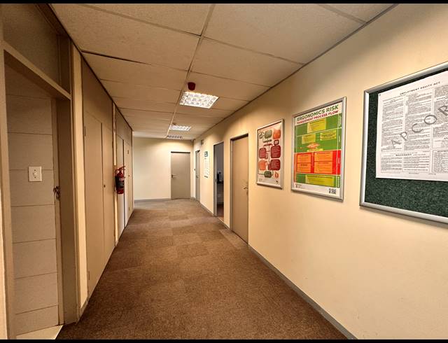 1,605M² OFFICE TO LET IN PARKTOWN